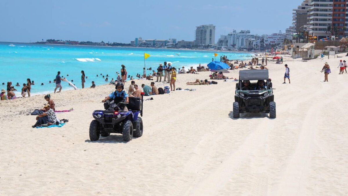 Refuerzan operativo en playas de Cancún por Semana Santa.