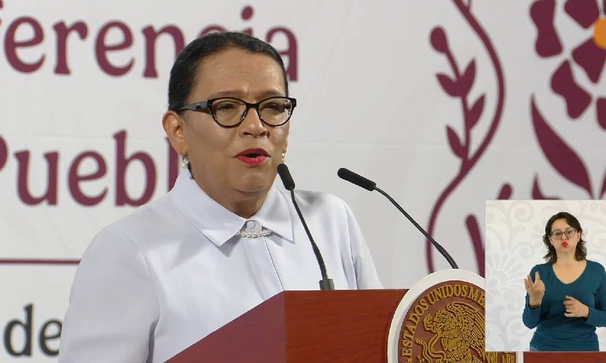 La titular de Segob irá a los funerales del Papa.