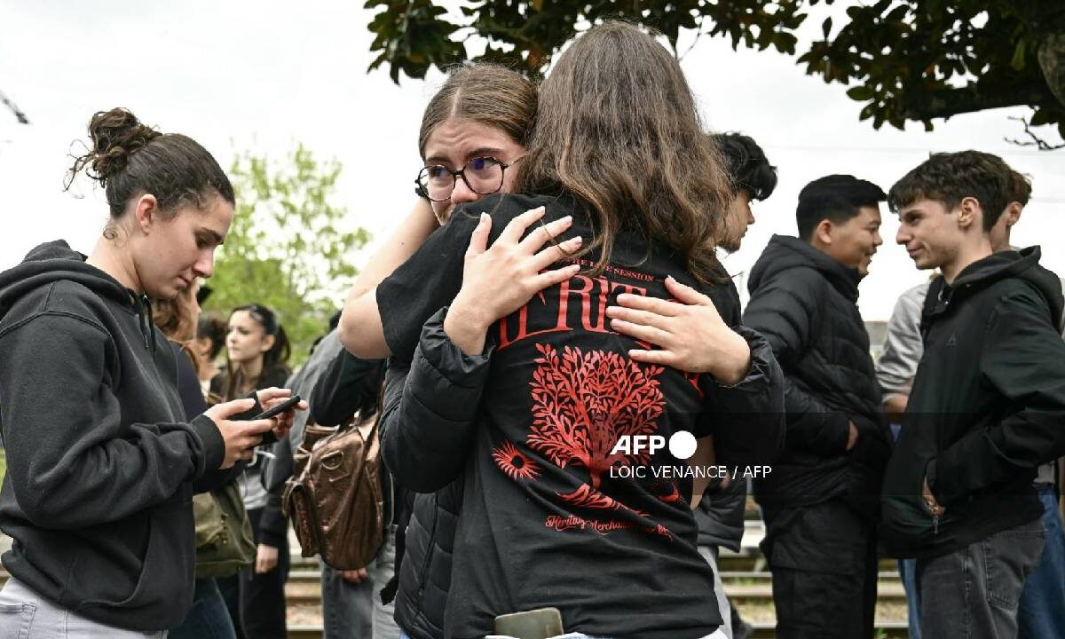 Jornada de terror en escuela de Francia.