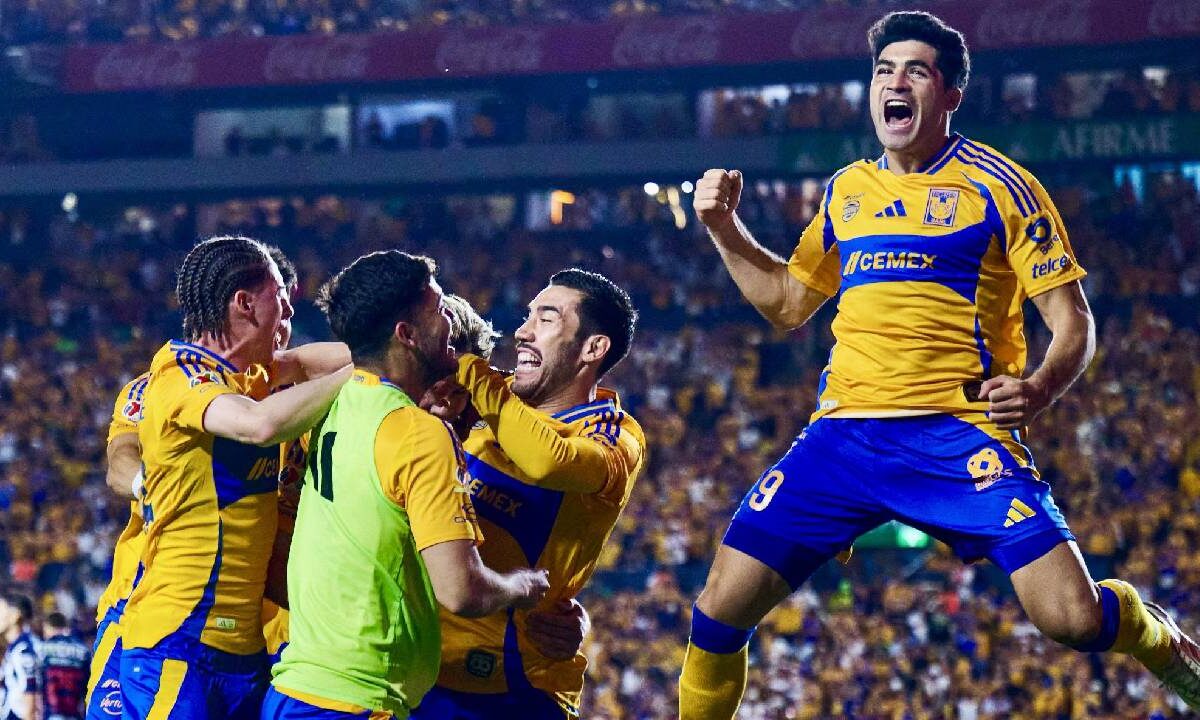 Tigres se llevó el clásico al vencer a Monterrey.