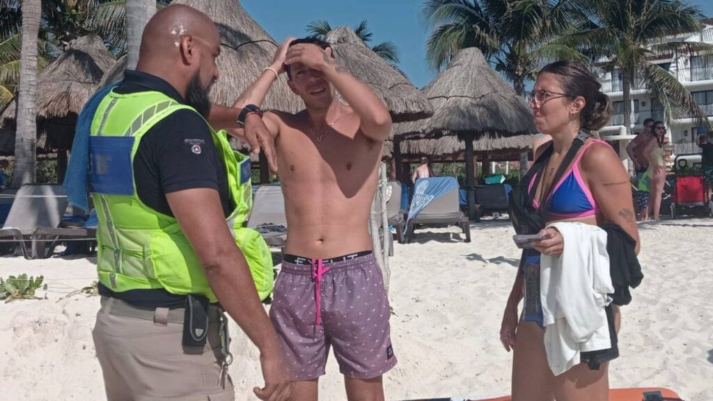 Turistas rescatados en la Riviera Maya.