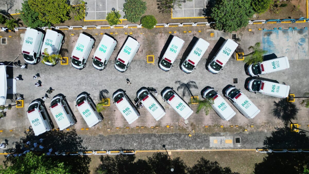 IMSS Quintana Roo. Entregan nuevas ambulancias.