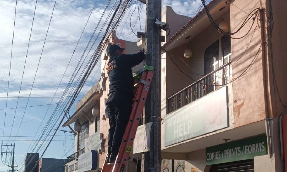 Retiran cámaras de videovigilancia no autorizadas.