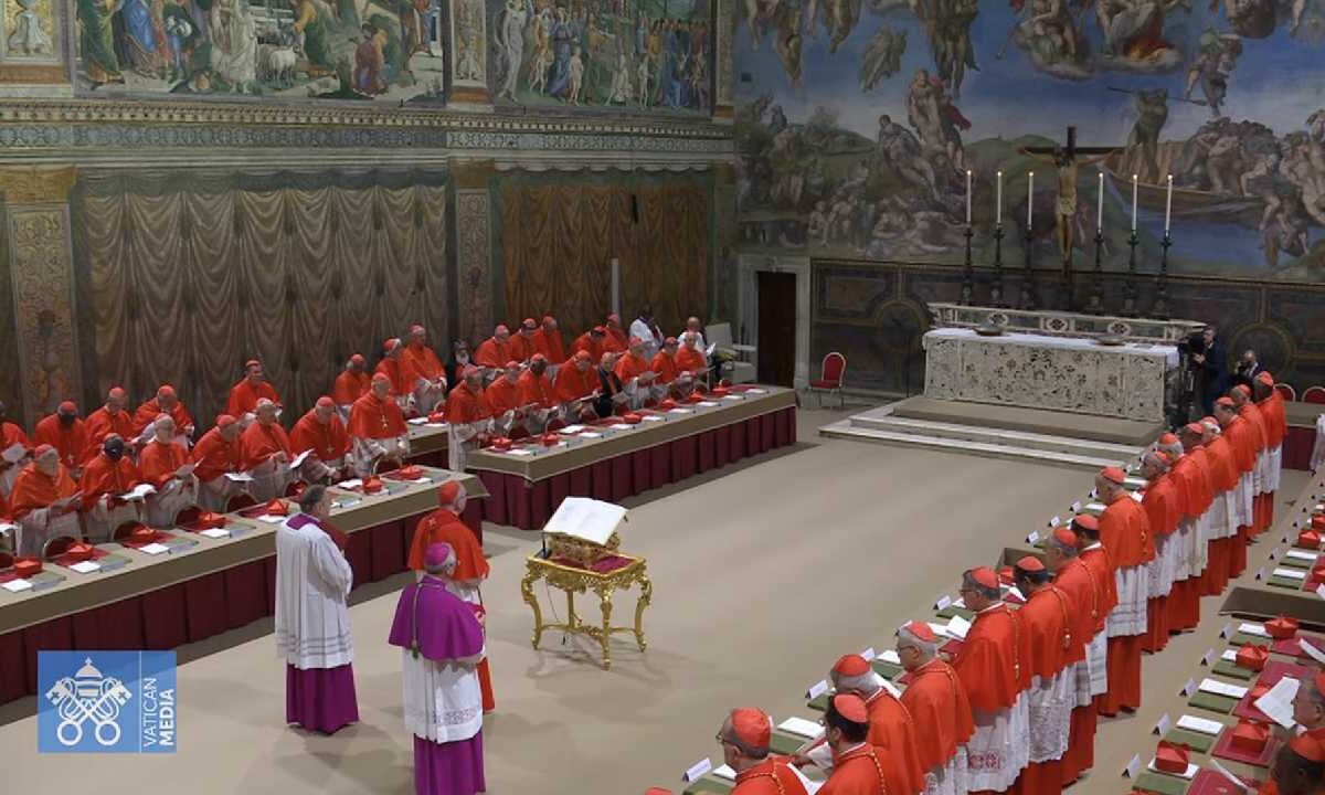 Últimas noticias. Cardenales inician el cónclave.