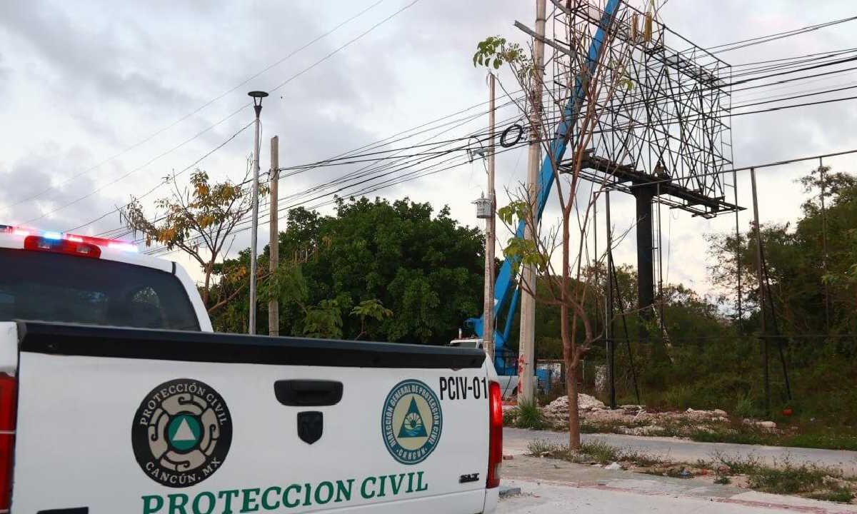 Cancún mejora su imagen y retira espectaculares.