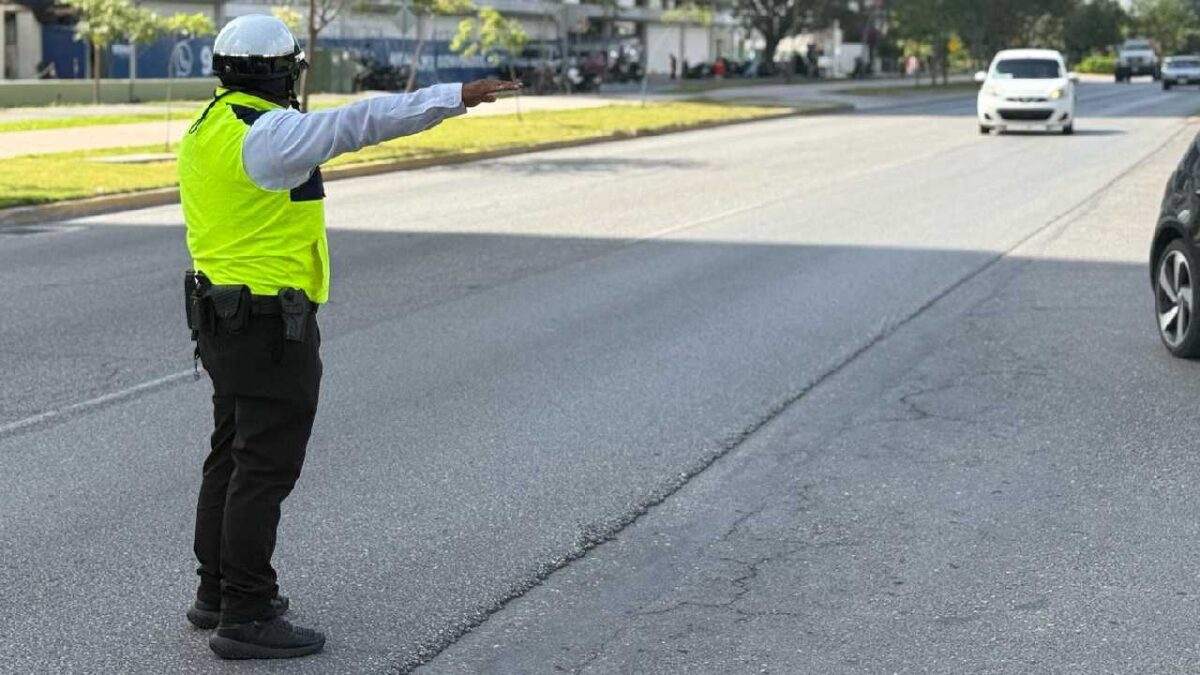 Cierres viales en Cancún.