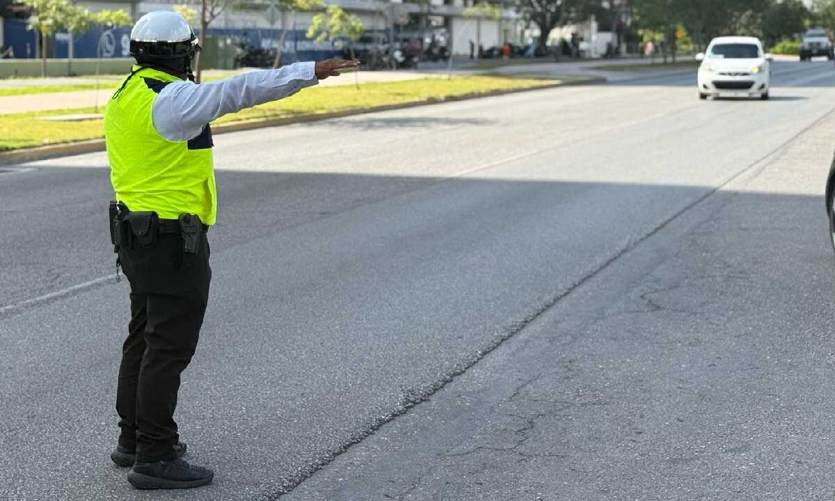 Cierres viales en Cancún.