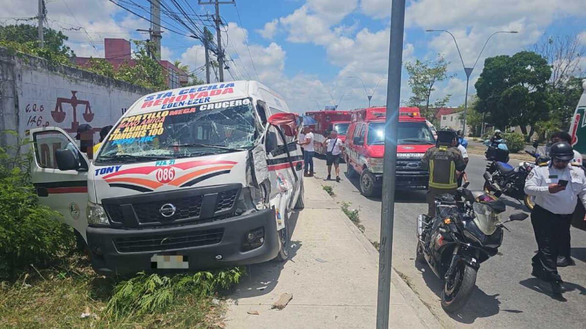 Últimas noticias. El choque en Cancún provocó movilización de cuerpos de seguridad y emergencia.