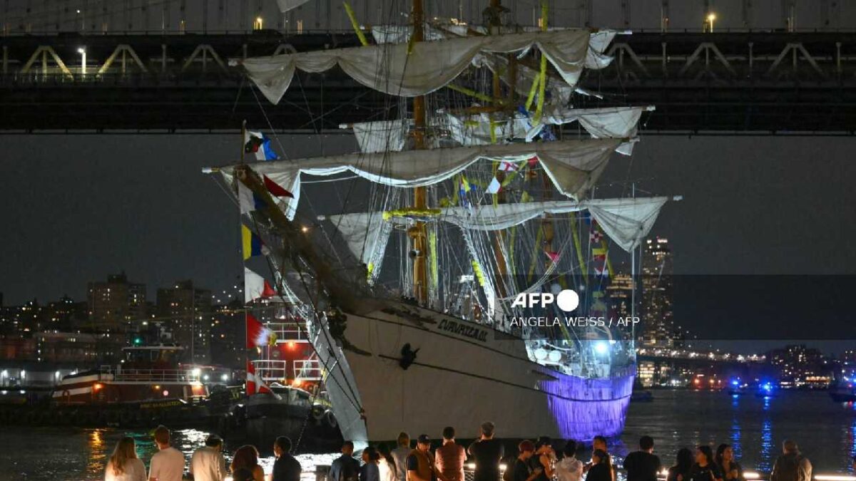 El buque-escuela Cuauhtémoc tuvo un accidente en Nueva York.