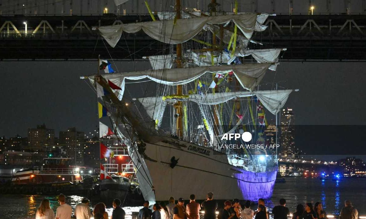 El buque-escuela Cuauhtémoc tuvo un accidente en Nueva York.