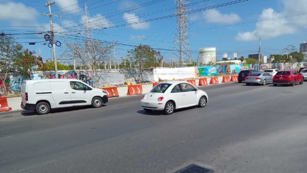 Continúan los cierres viales.