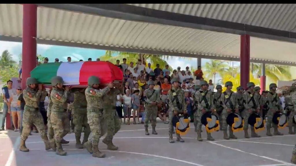 Holbox despide a su militar en ceremonia.