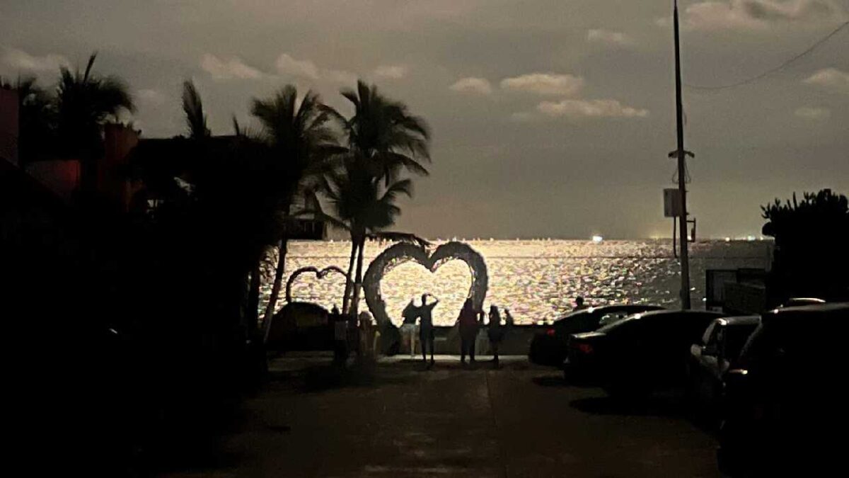 Playa del Carmen le reclama a la CFE.