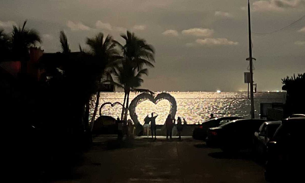 Playa del Carmen le reclama a la CFE.