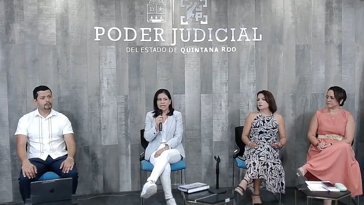 Consejeros del Ieqroo, en conferencia de prensa.