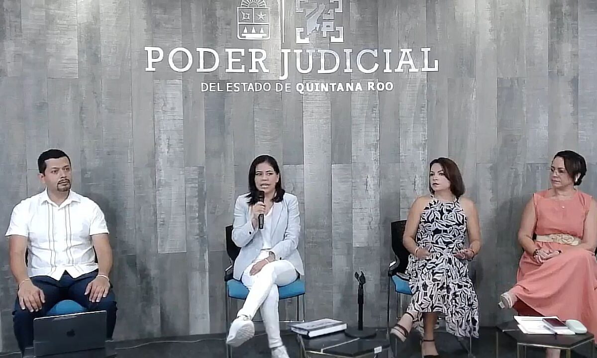 Consejeros del Ieqroo, en conferencia de prensa.