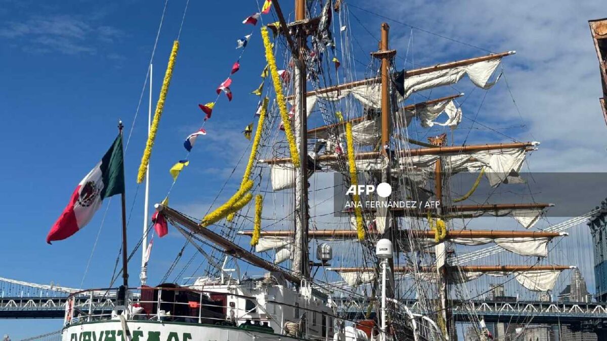 El buque escuela Cuauhtémoc se accidentó el sábado.