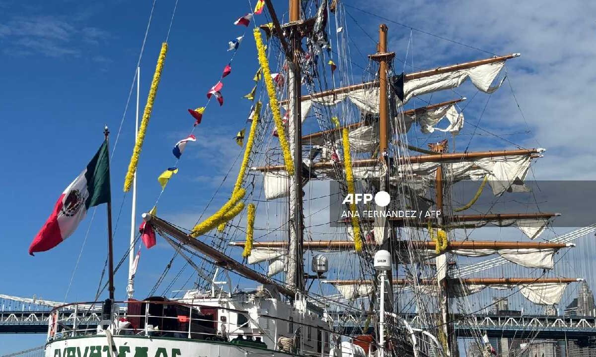 El buque escuela Cuauhtémoc se accidentó el sábado.