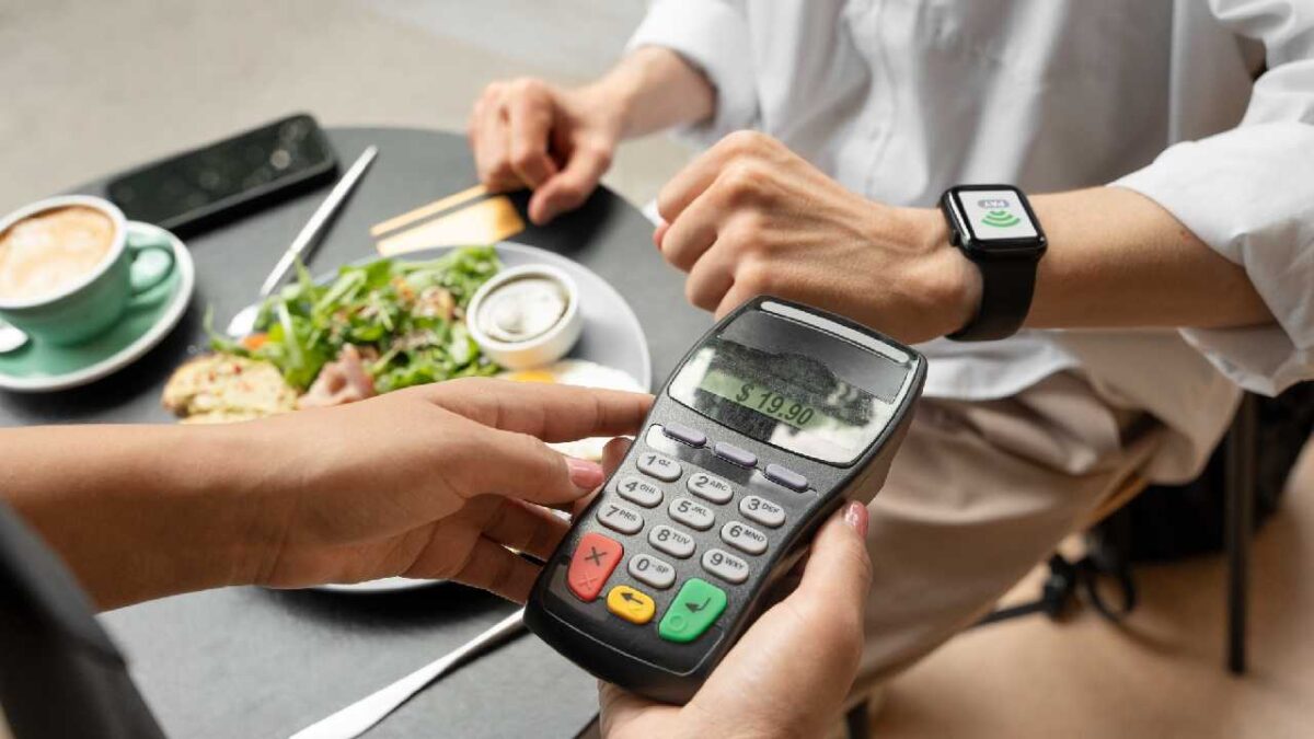 Cuestionan la Ley de Propinas.