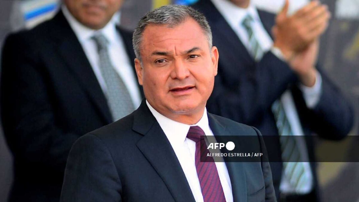 Genaro García Luna y su esposa contra las cuerdas.