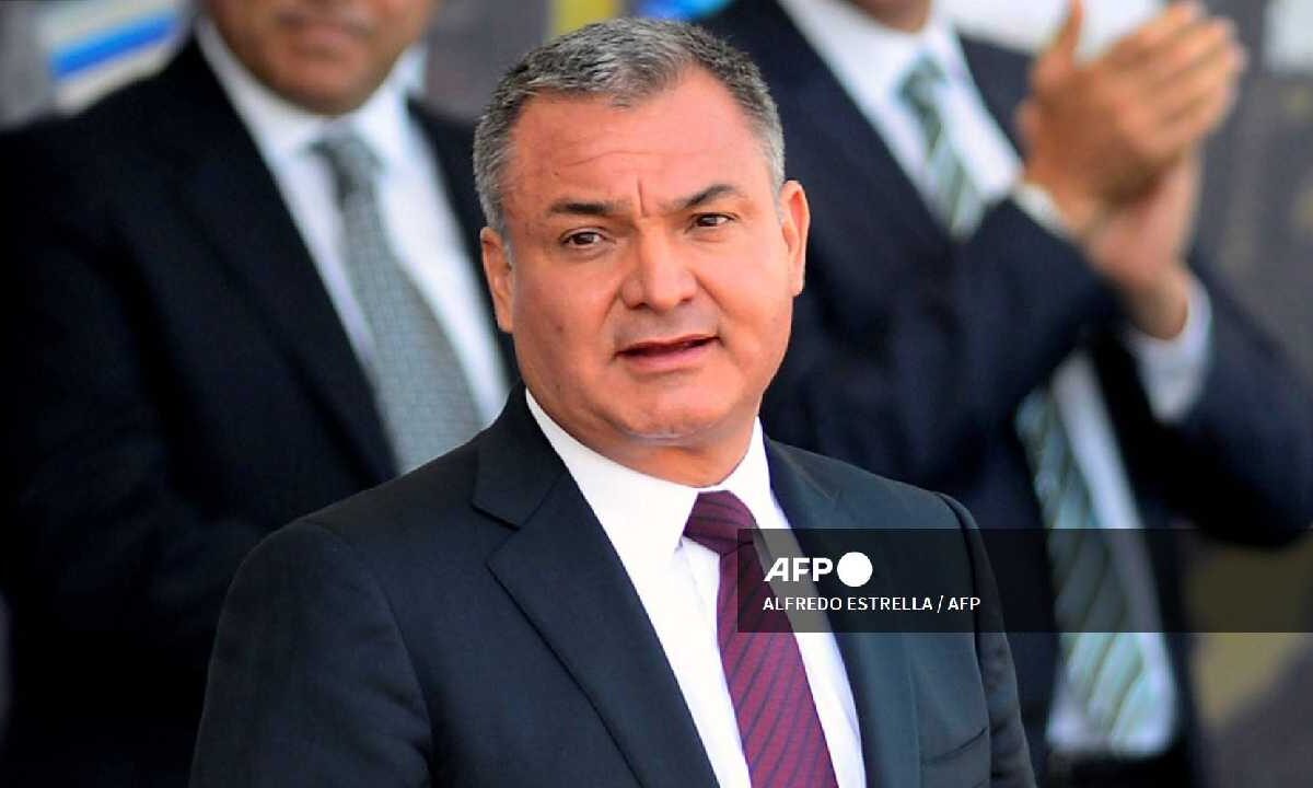 Genaro García Luna y su esposa contra las cuerdas.