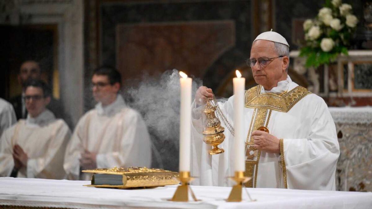 El Papa León XIV celebró su primera misa.