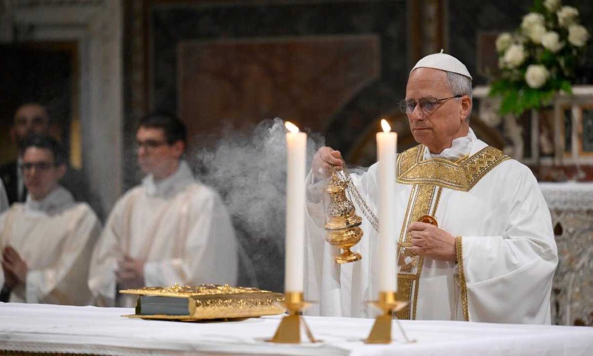 El Papa León XIV celebró su primera misa.