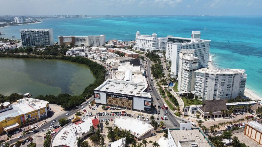 Punta Cancún.