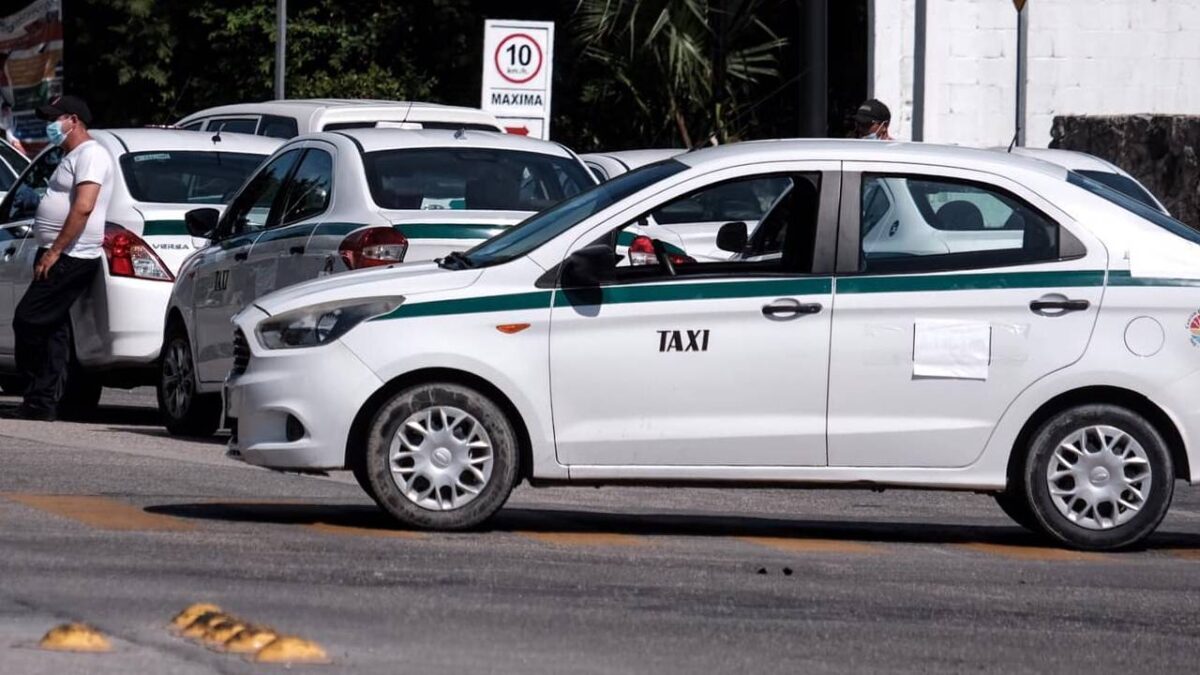 Taxistas en Cancún.