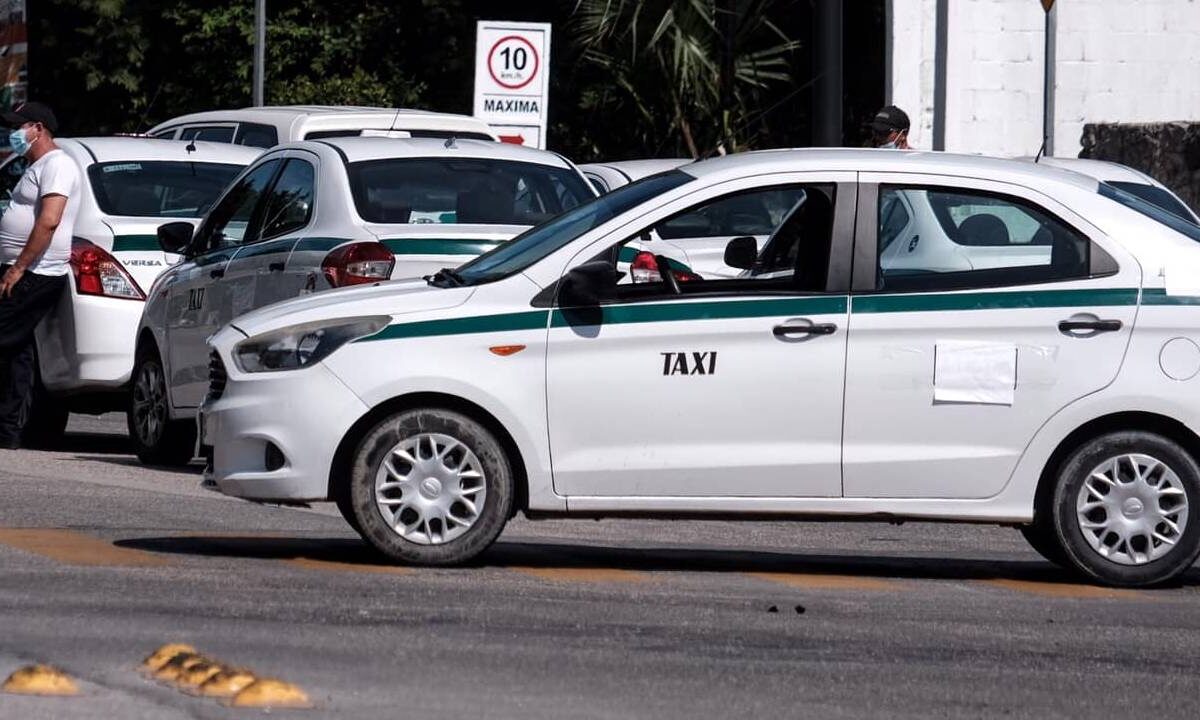 Taxistas en Cancún.