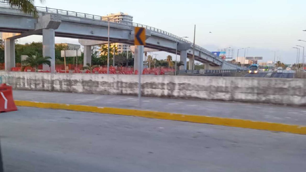 Cierres viales en Cancún.