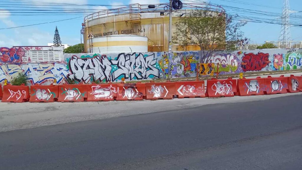 Cierres viales en Cancún.