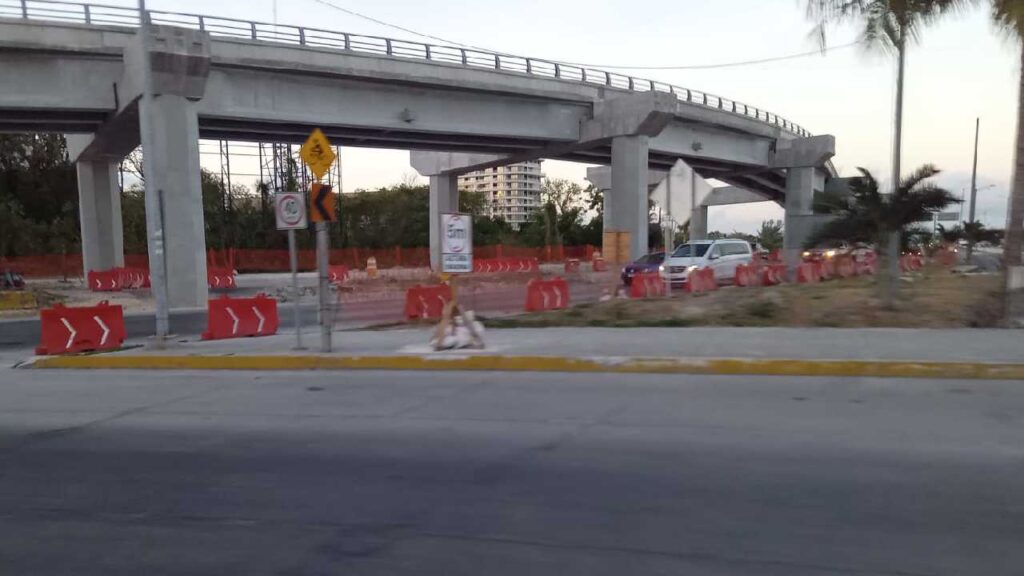Cierres viales en Cancún por obras.