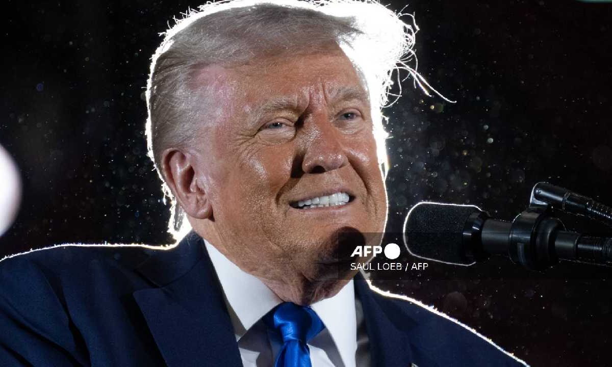 Donald Trump dio una entrevista a una televisora de EU.