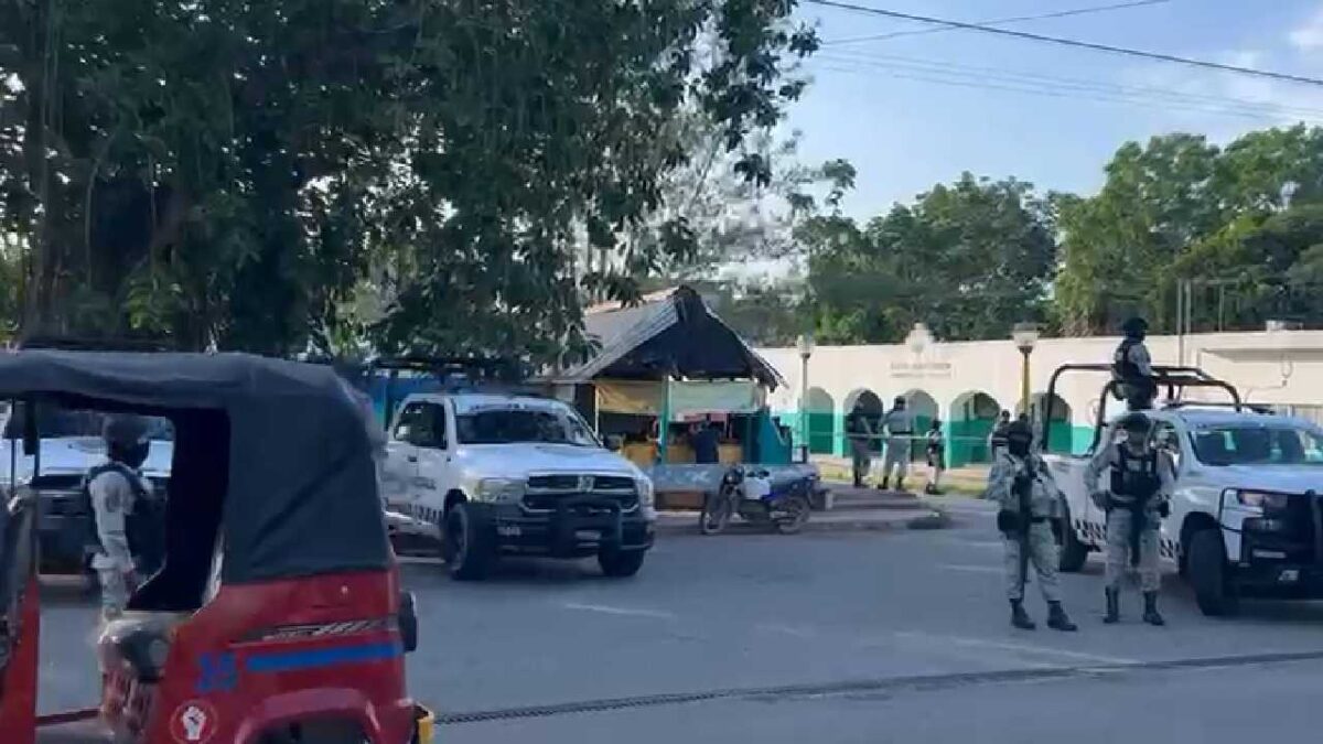 Operativo en Lázaro Cárdenas.