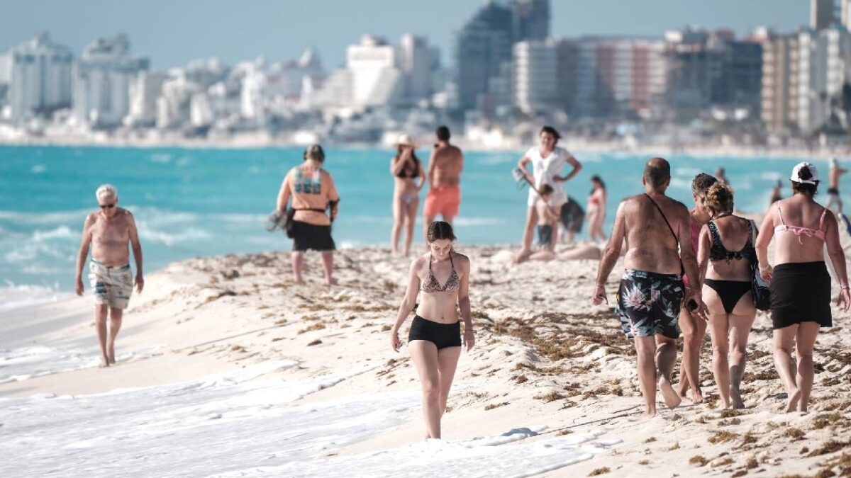 Turistas en el Caribe mexicano.
