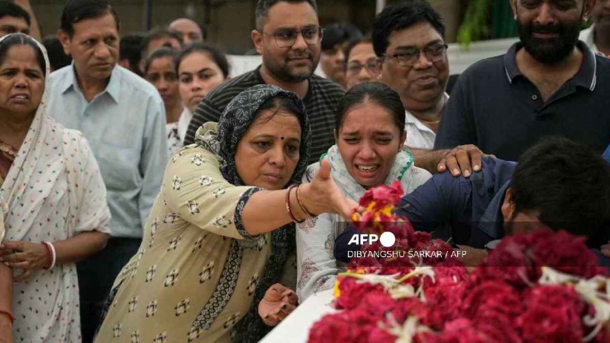Despiden a víctimas del Air India.