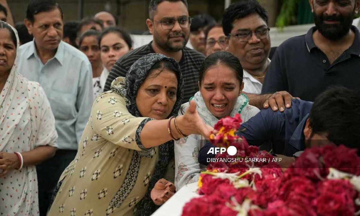 Despiden a víctimas del Air India.