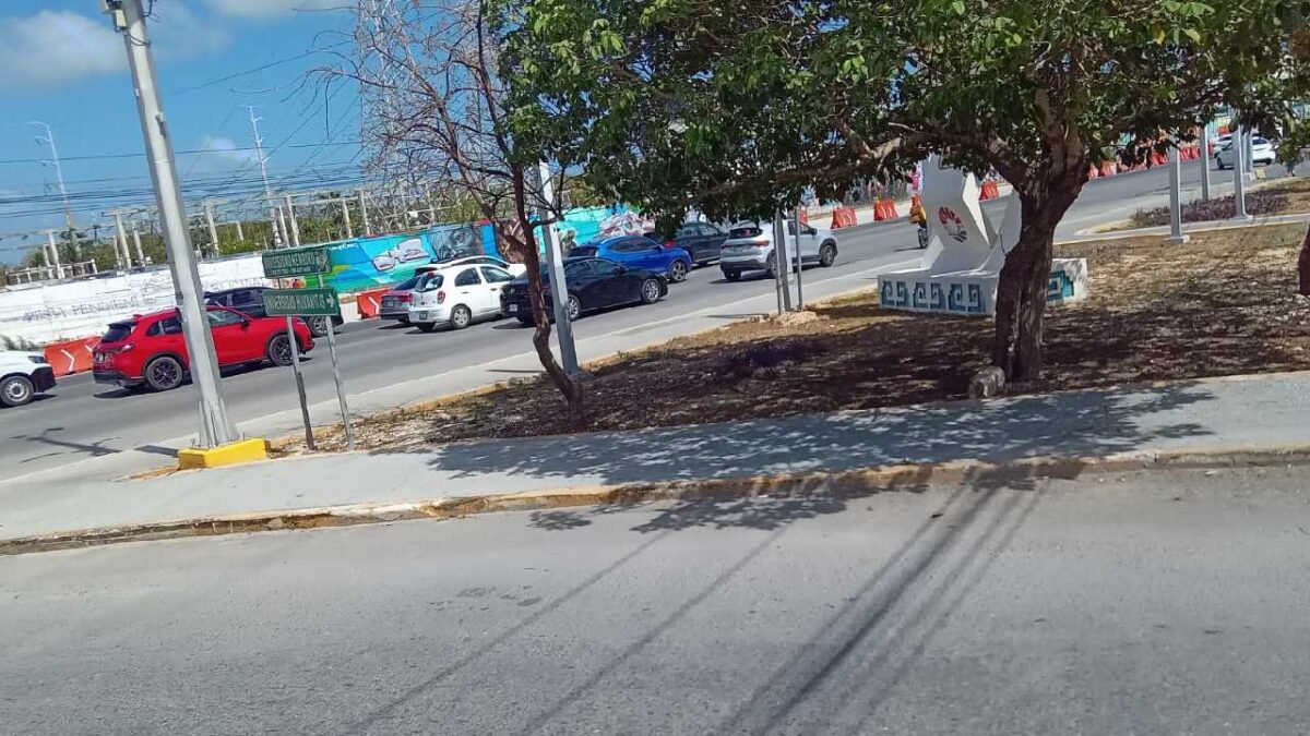 Cierres viales en Cancún continúan.