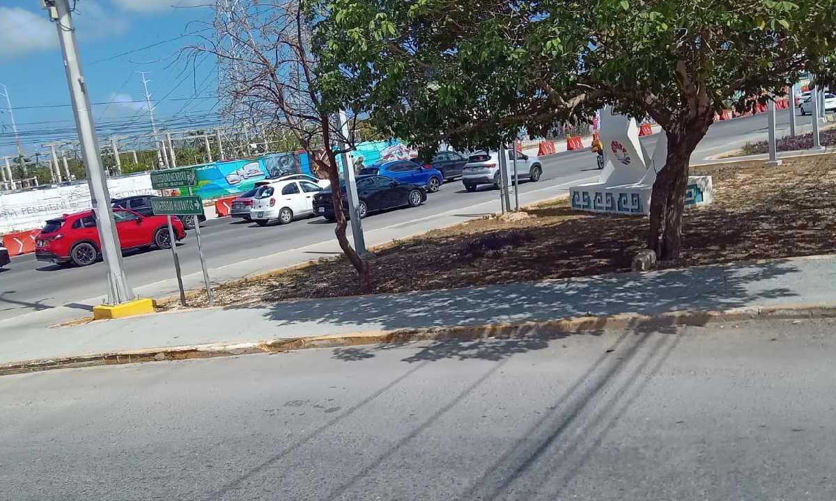 Cierres viales en Cancún continúan.