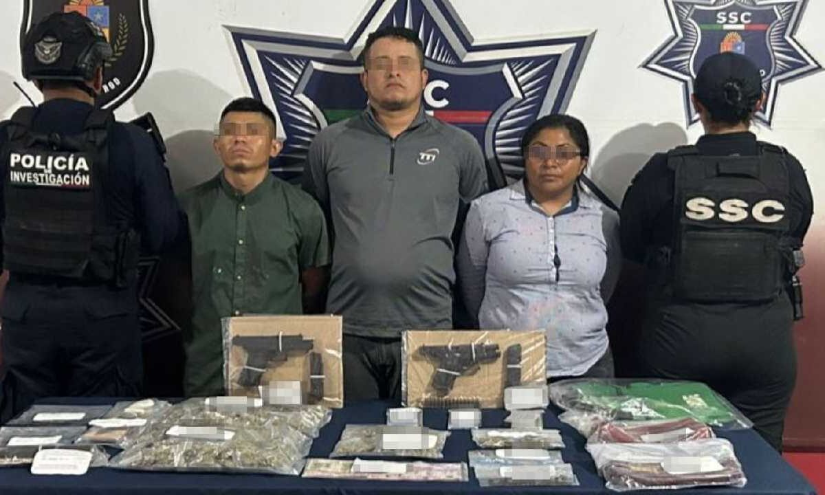 Dos hombres y una mujer fueron detenidos.