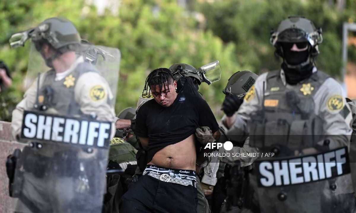 Donald Trump mantiene su política migratoria.