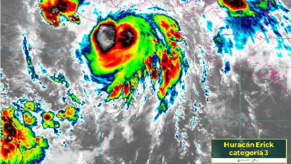 Erick toca tierra en Oaxaca.
