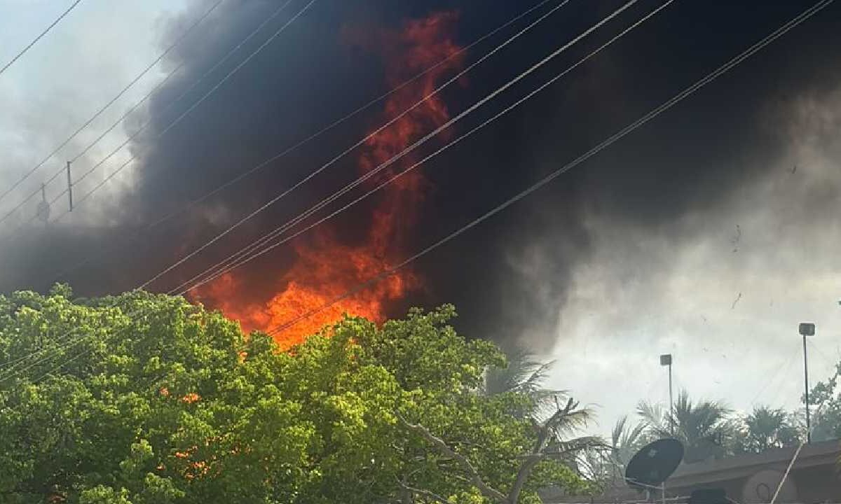 El incendio en Holbox se propagó rápidamente.