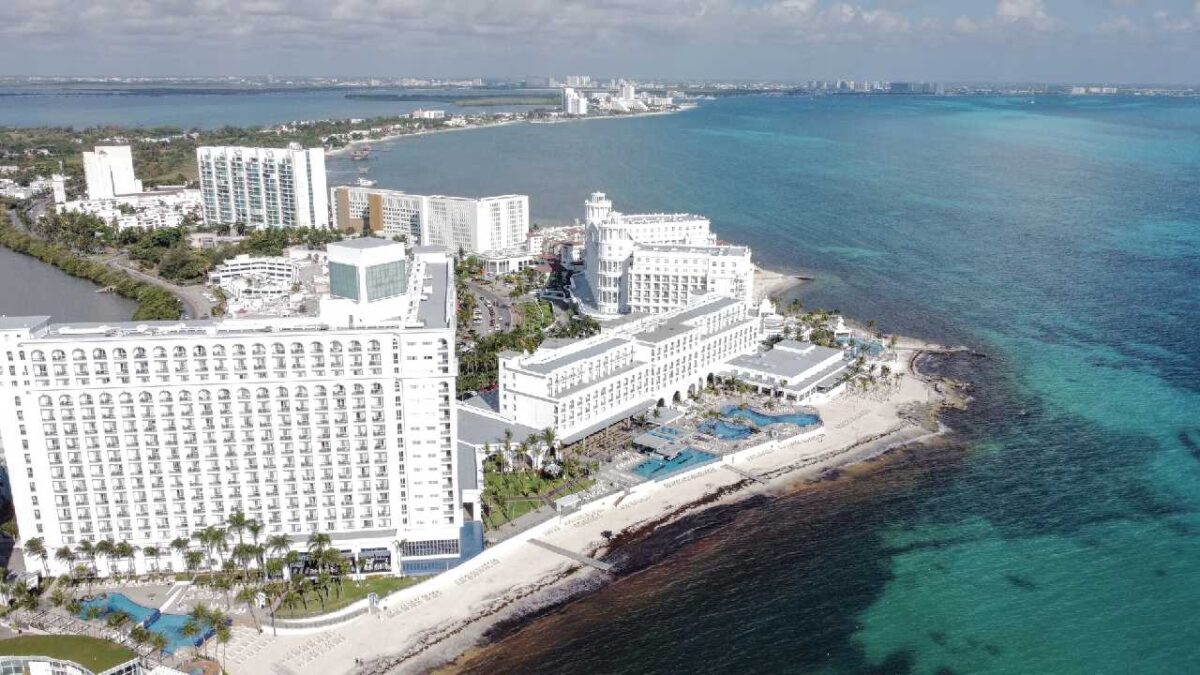 La calificadora internacional Fitch Ratings mejoró la calificaron de Quintana Roo.