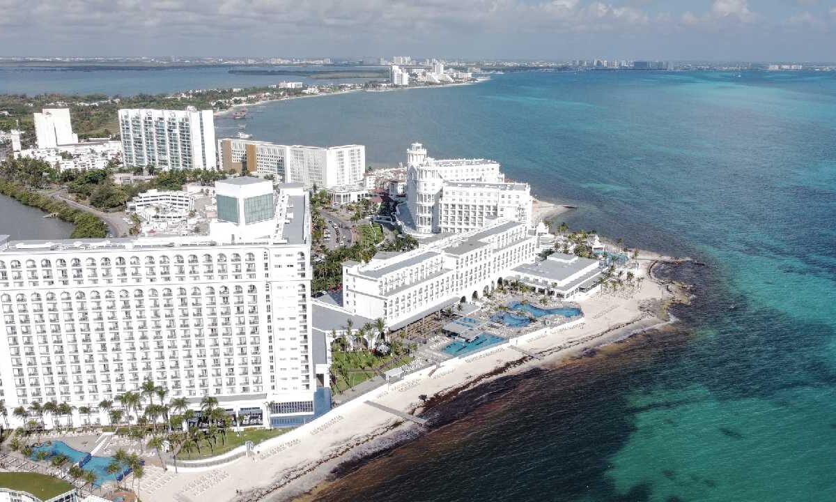 La calificadora internacional Fitch Ratings mejoró la calificaron de Quintana Roo.