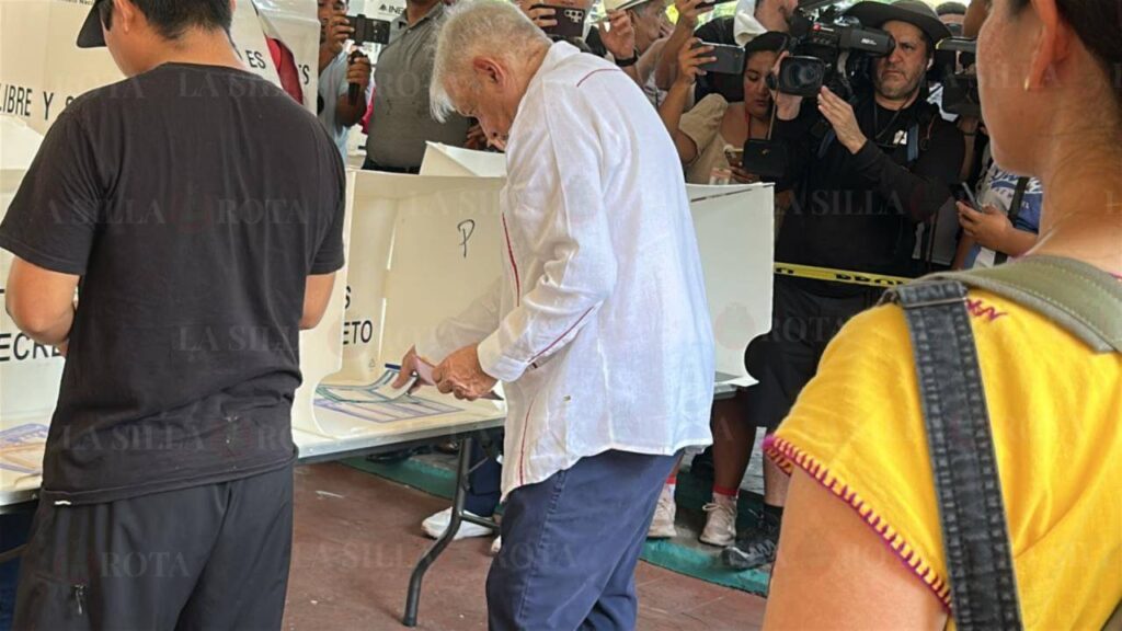 Reaparece AMLO.