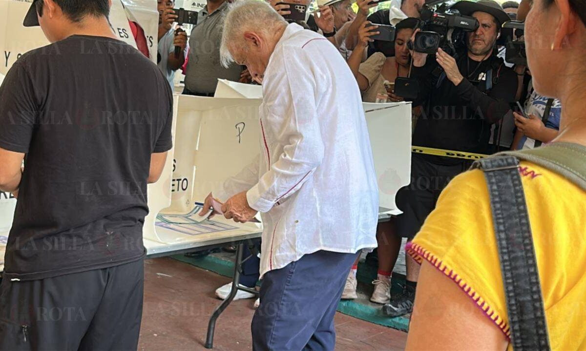 Reaparece AMLO.