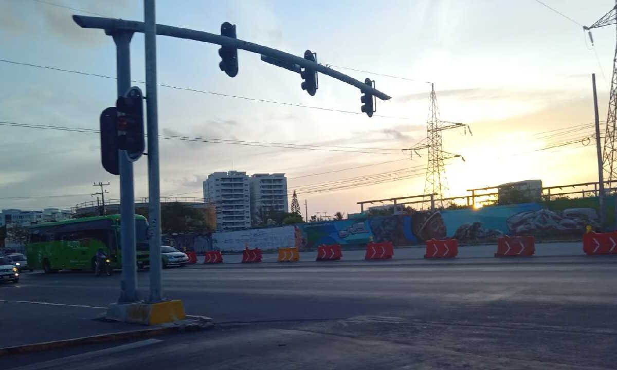 Todavía hay cierres viales en Cancún por obras.