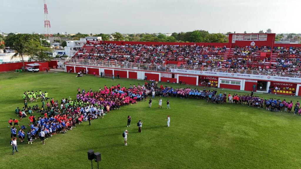 Inauguran torneo de futbol.